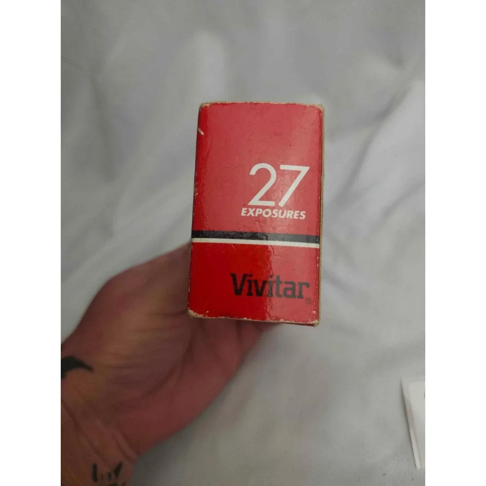 Vintage Marlboro Vivitar 35mm Disposable Camera 27 Exposures ISO 400 Untested